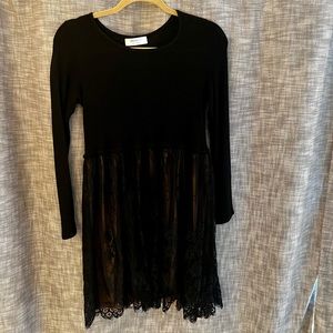 Black dress with lace. Brand: Bailey/44; Size: S; slightly used